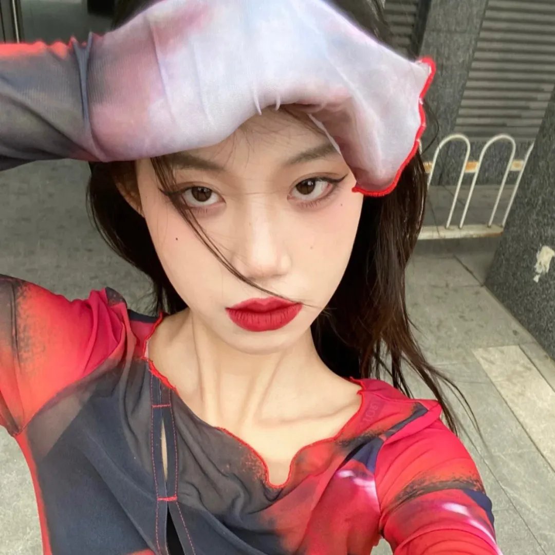 替嫁后，秦太太被迫靠演技苟活